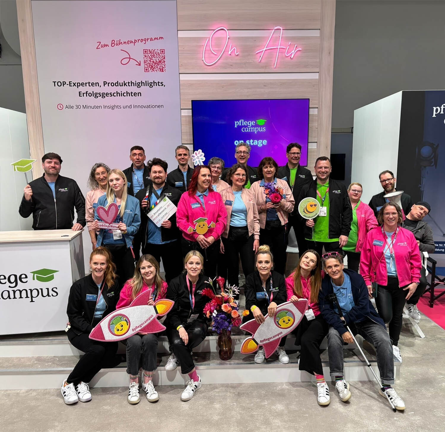 Gruppenbild des Pflegecampus Teams